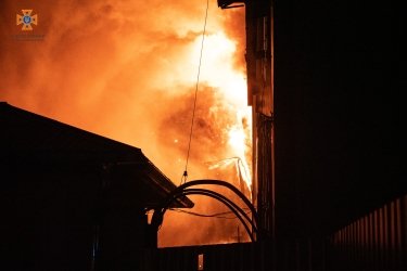 Фото 3 — В Тернополе сгорел завод по производству пенопласта (ФОТО, ВИДЕО)