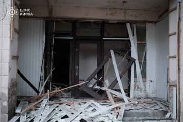 Фото 3 — Обстріл Києва: закрили станцію метро "Лук’янівська" та обмежили рух на червоній лінії (ФОТО)
