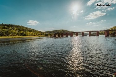 Фото 6 — Між Україною та Молдовою добудовують тимчасовий міст через Дністер: що вже зробили (ФОТО)