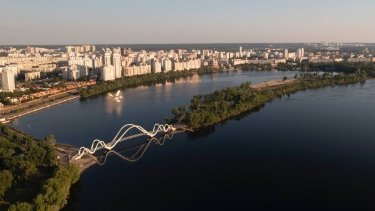 Фото 6 — У Києві відкрили пішохідний міст-хвилю між парком "Наталка" та Оболонським островом (ФОТО, ВІДЕО)