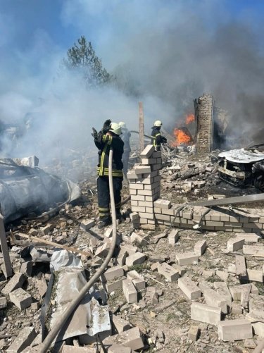 Фото 14 — Ракетный обстрел окраины Краматорска: уничтожены два дома, есть погибший и раненые (ФОТО, ВИДЕО)