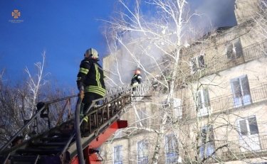 Фото 2 — В Киевской области дронами поврежден гражданский объект: трое погибших