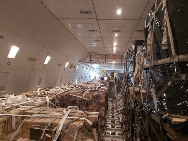 Фото 2 — "Четвертая птичка": в Украину прибыла партия боеприпасов от США