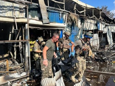 Фото 2 — Армия РФ ударила по рынку в Константиновке: 17 погибших (ВИДЕО)