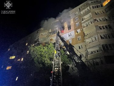 Фото 23 — В Одессе три человека погибли из-за попадания обломков дрона в многоэтажку (ФОТО, ВИДЕО)