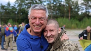 Фото 11 — В День Независимости состоялся обмен пленными: домой вернули военных и гражданских (ФОТО)