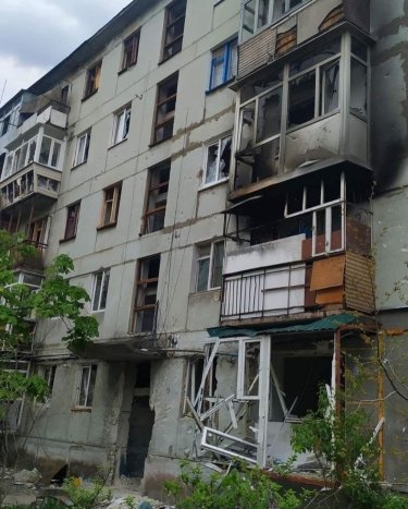 Фото 4 — Армия РФ круглосуточно штурмует Северодонецк — горят дома и склады