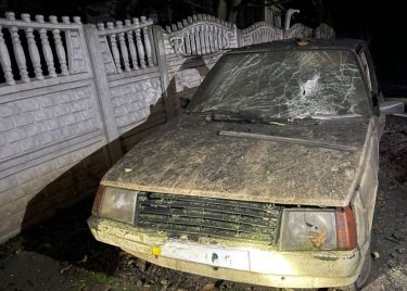Фото 3 — На Днепропетровщине обломки сбитой ракеты повредили пятиэтажку и авто, в Херсоне погиб человек: ситуация в регионах