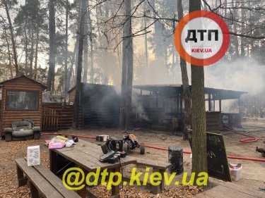 Фото 8 — Неизвестные сожгли контактный зоопарк в киевском парке "Совки" (ФОТО, ВИДЕО)