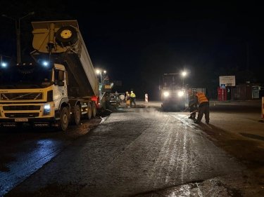 Фото 2 — На об’їзній Одеси відновили дорожнє покриття: роботи виконували вночі