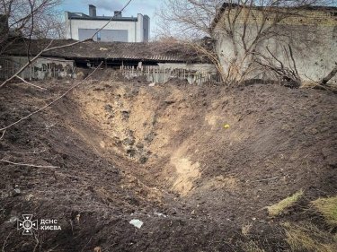 Фото 4 — Армія країни-агресора вдарила по Києву балістичними ракетами, є постраждалі (ФОТО)