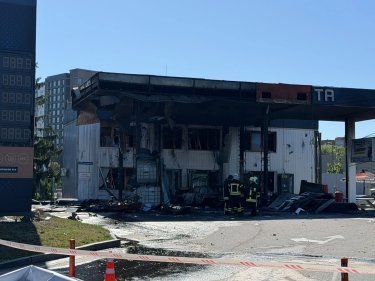Фото 2 — Росіяни вдарили реактивним дроном по заправці  “Укрнафта” у Києві