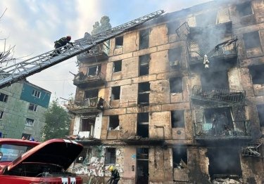 Фото 6 — В Кривом Роге российская ракета попала в многоэтажку: есть погибшие и раненые