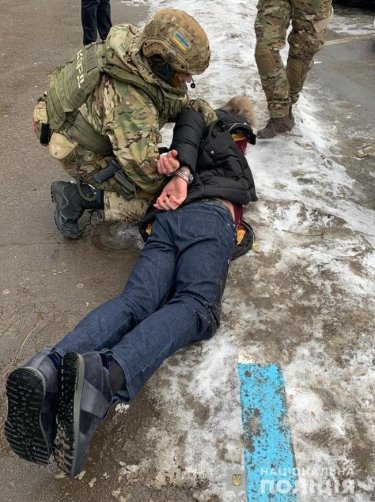 Фото 4 — У Харкові на вулиці спіймали "авторитетного" рекетира, що вимагав у бізнесмена $250 тисяч (ФОТО, ВІДЕО)