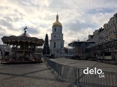 Фото 4 — Новый год в Киеве: главную елку страны уже нарядили (ФОТО)