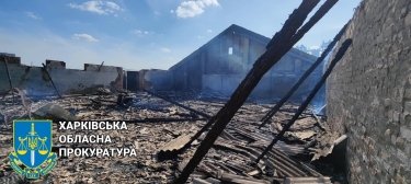 Фото 4 — На центральной площади Волчанска из-за вражеского обстрела погиб велосипедист (ФОТО)