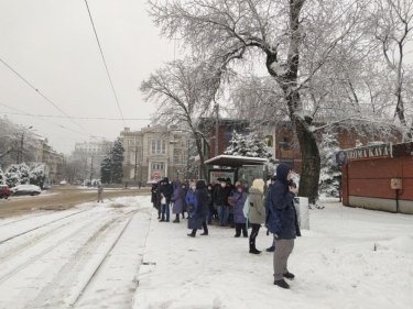 Фото 7 — На юг Украины обрушился снегопад, в Одессу закрыли въезд фурам (ФОТО, ВИДЕО)