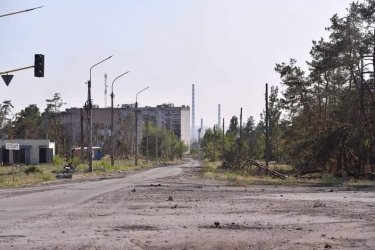 Фото 3 — Россияне пытаются уничтожить все промышленные объекты в Северодонецке и Лисичанске, - глава Луганской ОВА