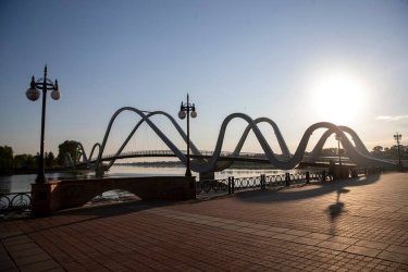 Фото 4 — У Києві відкрили пішохідний міст-хвилю між парком "Наталка" та Оболонським островом (ФОТО, ВІДЕО)
