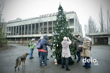 Фото 4 — Припять ожила: в покинутом городе впервые за 33 года установили новогоднюю елку (ФОТО)