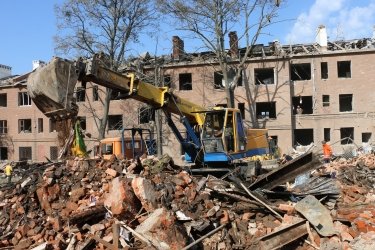 Фото 8 — Число погибших в результате российского удара по общежитию в Харькове возросло до 12