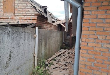 Фото 9 — Россияне в очередной раз обстреляли Никопольский район: повреждено агропредприятие и дома (ФОТО)