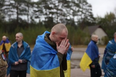 Фото 12 — Украина вернула домой из плена 205 военных и гражданских (ФОТО)