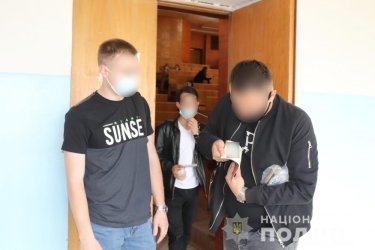 Фото 3 — Скандал в Ужгороде: под видом студентов массово сдавали экзамены другие люди (ФОТО, ВИДЕО)