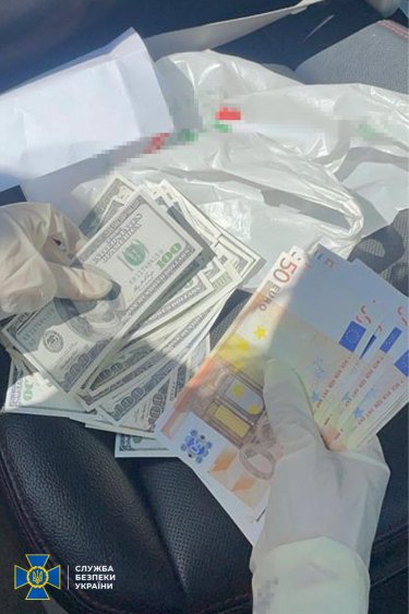 Фото 4 — За "услуги" просили до $5 тыс.: СБУ заблокировала еще 3 схемы нелегального выезда за границу (ФОТО)