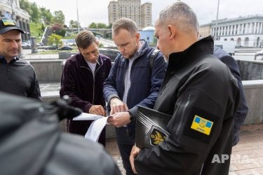 Фото 3 — Будинок профспілок на Майдані Незалежності офіційно передали управителю: підписано документ (ФОТО)