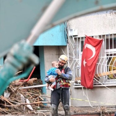 Фото 3 — От наводнений на севере Турции погибли уже 40 человек (ФОТО, ВИДЕО)