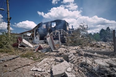 Фото 2 — Ракетный обстрел окраины Краматорска: уничтожены два дома, есть погибший и раненые (ФОТО, ВИДЕО)