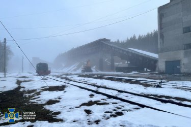 Фото 3 — Топ-менеджеров украинских предприятий российского олигарха Дерипаски задержали: поставляли в РФ сырье для производства "Искандеров"