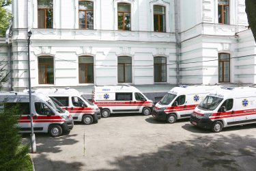 Фото 3 — 65 реанімобілів для українських медиків: Епіцентр реалізував масштабну благодійну ініціативу