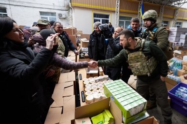 Фото 4 — Зеленський відвідав Бучу та заявив, що Україна продовжить переговори про мир (ФОТО)