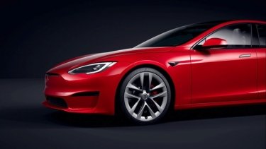 Фото 14 — Стеклянная крыша, штурвал вместо руля и доступ к видеоиграм: Tesla обновила дизайн Model S