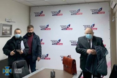 Фото 4 — СБУ проводит обыск в офисе "Украинского выбора"