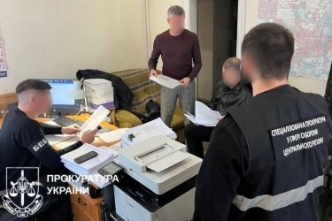Фото 2 — Убытки 5 млн грн на закупки телефонов для ВСУ: прокуроры направили дело чиновников в суд