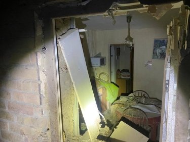Фото 7 — В ОВА показали последствия ночного обстрела Никополя (ФОТО)