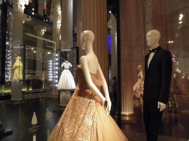 Фото 8 — Dior привез в Москву 110 платьев