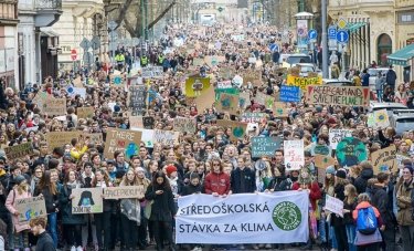 Фото 12 — Fridays for Future: Школьники по всему миру вышли на экологические страйки