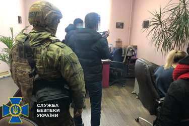 Фото 7 — СБУ с полицией накрыли схему по изготовлению поддельных документов стран ЕС (ФОТО, ВИДЕО)