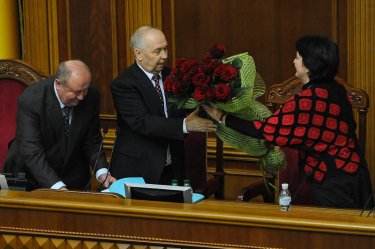 Фото 6 — Чем запомнилась первая сессия новой Рады: блокирование трибуны и один принятый закон