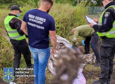 Фото 3 — В освобожденном селе на Харьковщине нашли тела замученных мирных жителей (ФОТО)