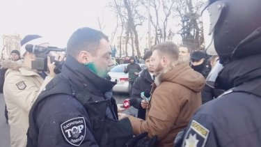 Фото 11 — Столкновения под Радой: противники рынка земли устроили потасовку с полицией (ФОТО, ВИДЕО)