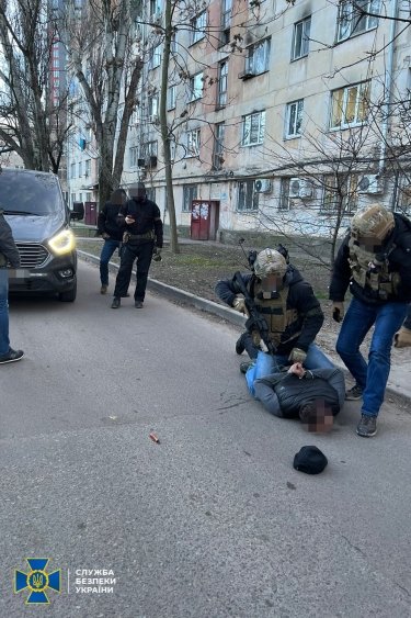Фото 2 — В Одесі зловили прикордонників, які "вибивали" гроші з людей: попалися на викраденні бізнесмена (ФОТО, ВІДЕО)