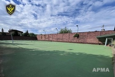 Фото 6 — Квартири, маєтки, земельні ділянки: для елітної нерухомості ексочільника МВС Захарченка шукають управителя (ФОТО)