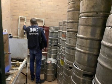 Фото 3 — В Запорожье налоговики конфисковали 100 тысяч литров алкогольного суррогата (ФОТО)