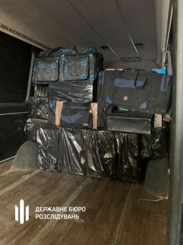 Фото 5 — Двух сотрудников посольства Украины в Польше поймали на контрабанде сигарет на 1,5 млн грн