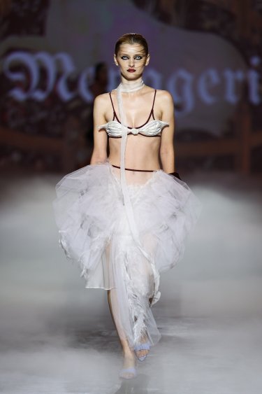Фото 19 — Ukrainian Fashion Week SS27: ремесло, реконструкция и показ в укрытии